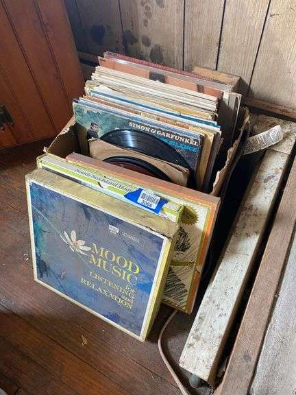 Vintage vinyl LP and 78rpm records including: Simon & Garfunkel, Trapp Family Singers