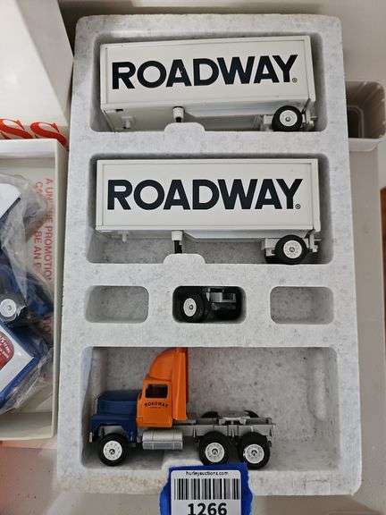 Winross Roadway double trailer truck model in box