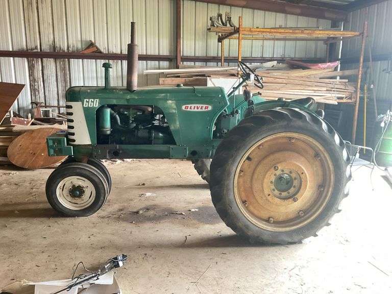 Oliver 660 narrow front end tractor 2259.3 hours on meter