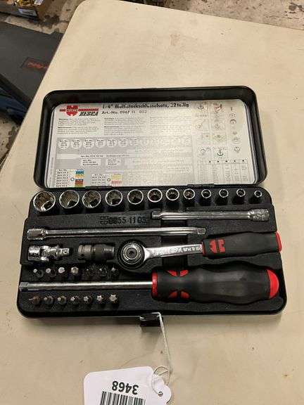 Wuth Zebra Ratcheting bit/socket set.