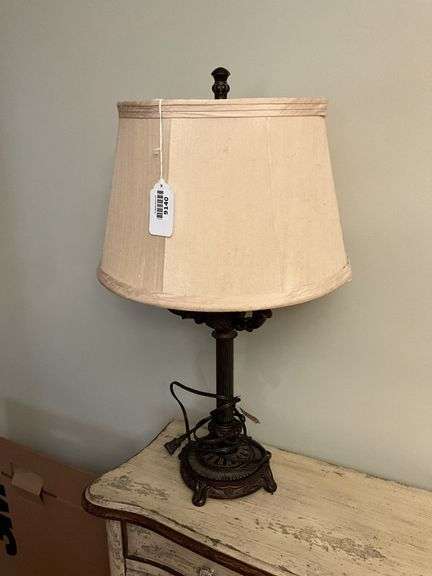 Metal column base table lamp w/ fabric shade