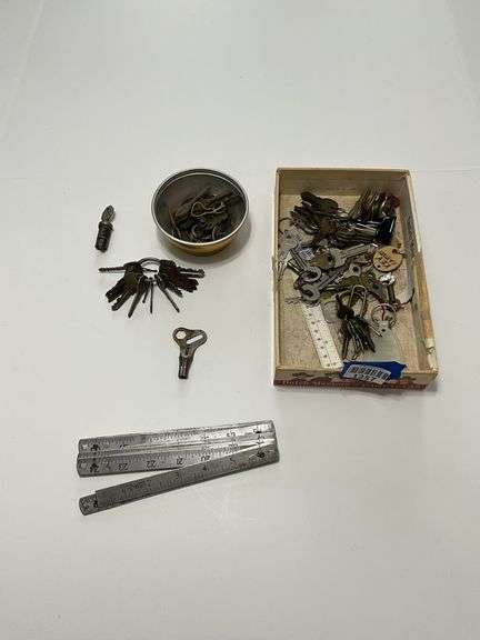 Keys lot, folding metal rule