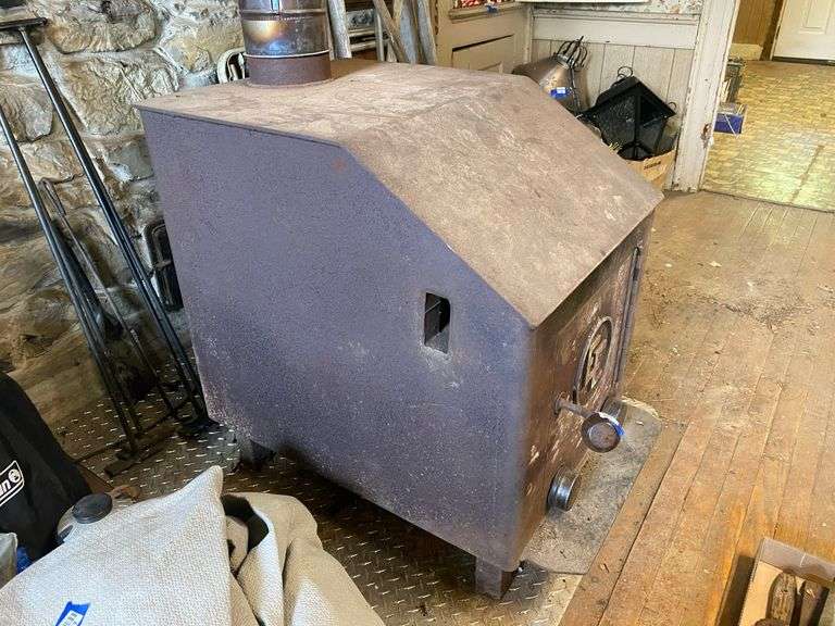 EE woodstove and tools 22x33.5x32