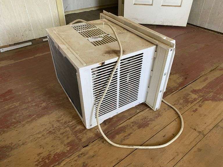 GE 12200BTU window AC unit w/ remote