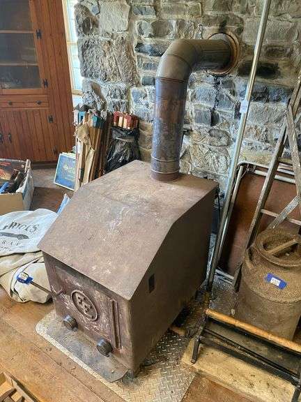 EE woodstove and tools 22x33.5x32