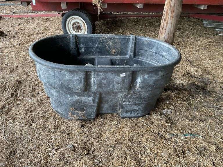 Rubbermaid 100-gallon trough