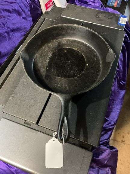 No.8 cast iron skillet