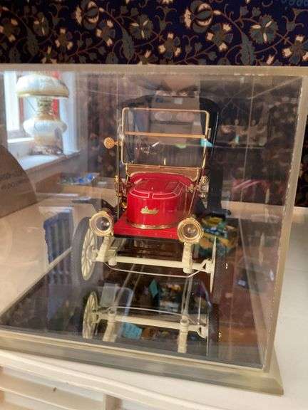 Franklin Mint 1911 Stanley Steamer 62 Runabout car model in case, w/ certificate