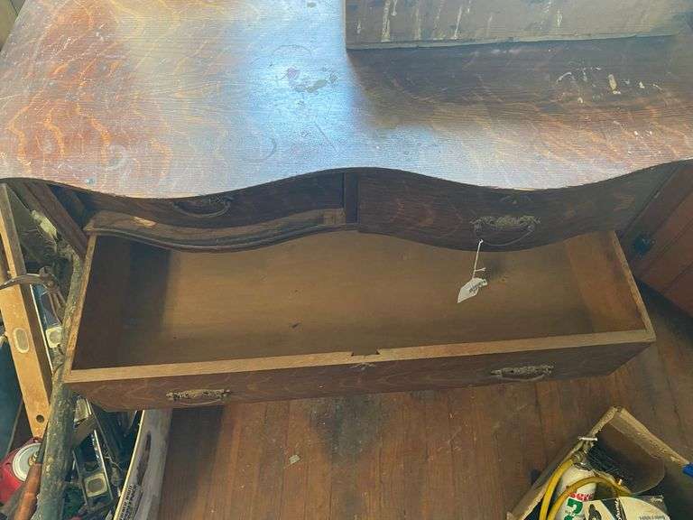 Golden oak chest of drawers w/ serpentine top - no contents 42.5x31.5x32.5
