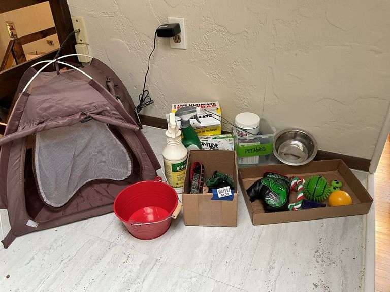 Pet tent and misc pet supplies