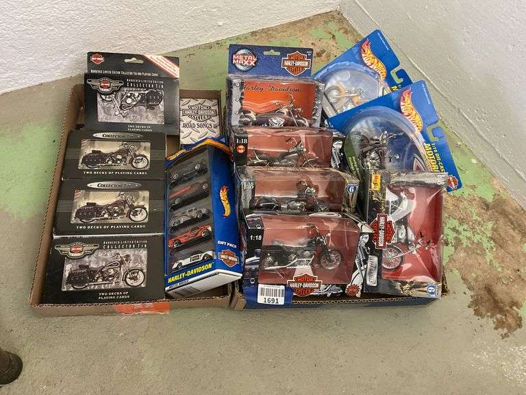Harley Davidson collectible playing cards, motorcycle models, HotWheels