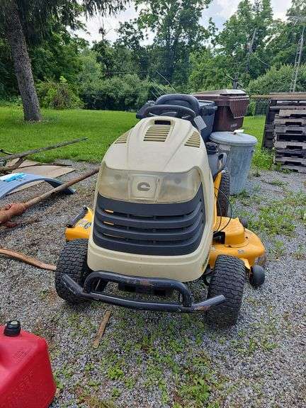 Cub Cadet Super LT1554 Series 1500 riding tractor, 54" cut