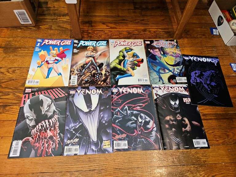 Comic books including: Fantastic Four, Power Girl, Dead Pool