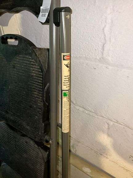 Folding step ladder