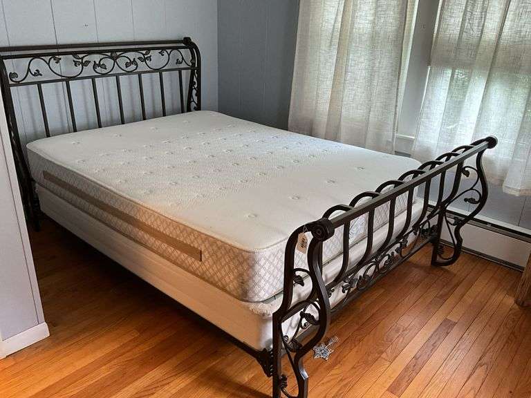 Wrought metal sleigh bed w/ mattress 60x100