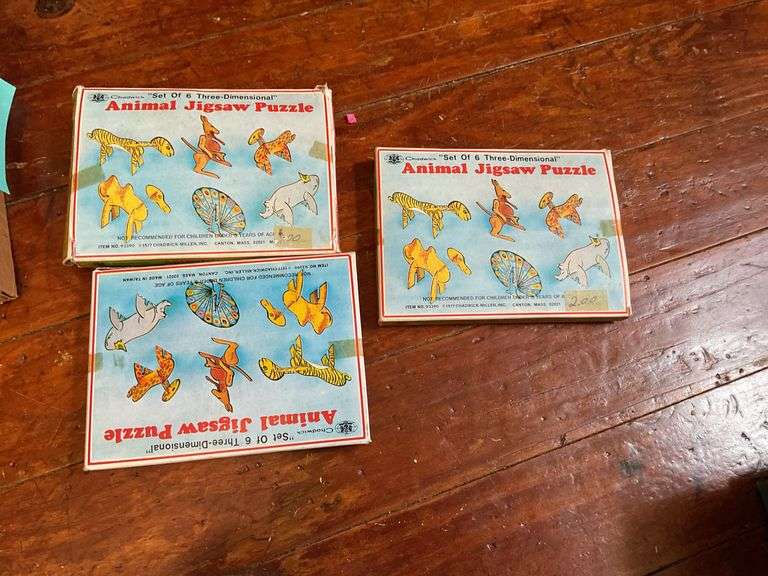 Vintage clothing patches, puzzles, safety pins, checkers set