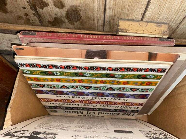 Vintage vinyl LP and 78rpm records including: Simon & Garfunkel, Trapp Family Singers