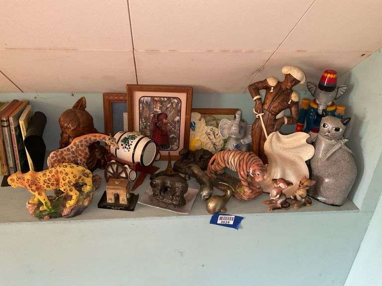 Assorted animal and other figurines, print, plaques, decor items
