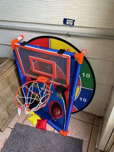 Toy basketball game