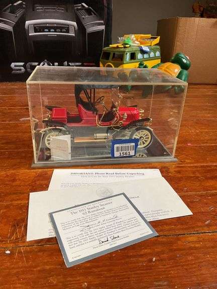 Franklin Mint 1911 Stanley Steamer 62 Runabout car model in case, w/ certificate