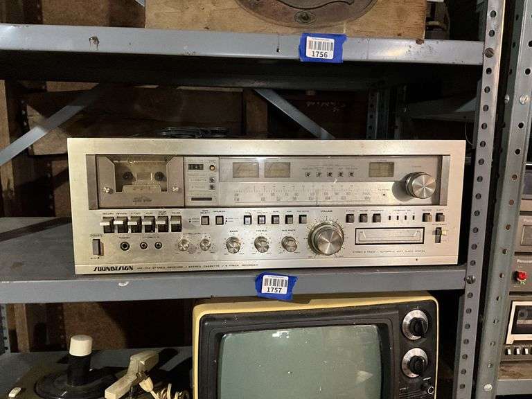 Soundesign stereo AM/FM/receiver/cassette/8-track