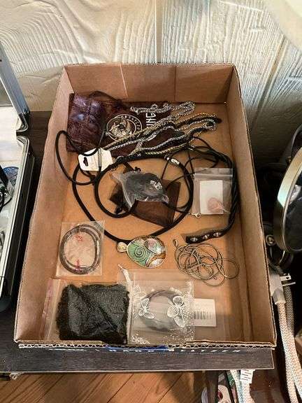 Costume jewelry: chains, necklaces, pendants
