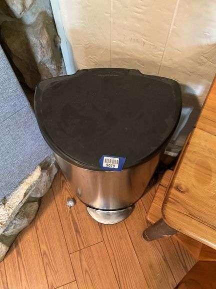 Foot pedal waste can