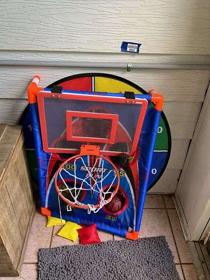 Toy basketball game