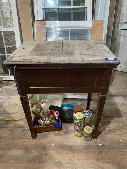 Singer cabinet sewing machine and sewing box, accessories, button jars 27x18.5x31