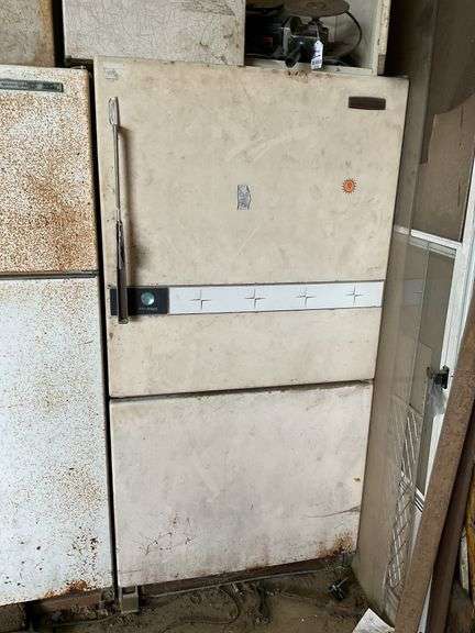 Vintage Westinghouse refrigerator w/ contents