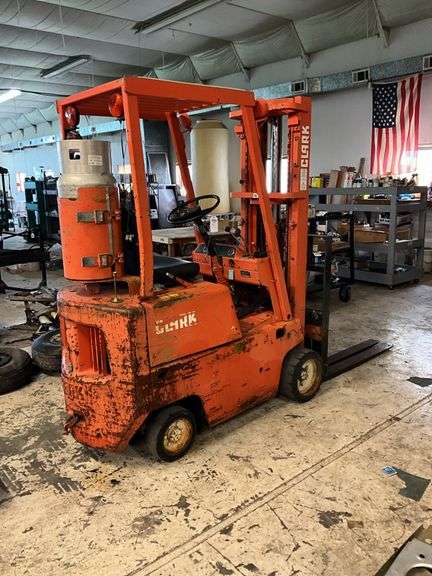Clark C500-25 propane forklift, Needs jumped, ***THIS ITEM will be used to help load heavy items during the pickup day and will not be available to be picked up until after 5pm on day of pickup.