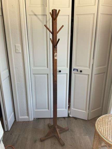 Wooden clothes tree 65 IN H