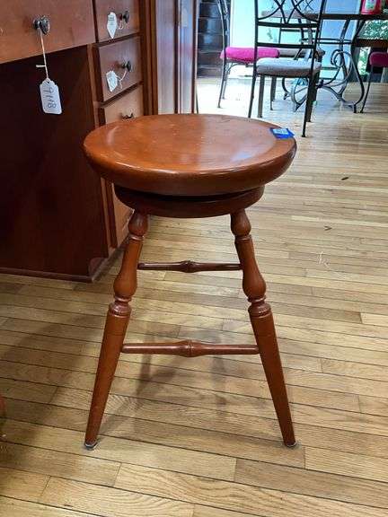 Cherry finish swivel stool w/ turned legs