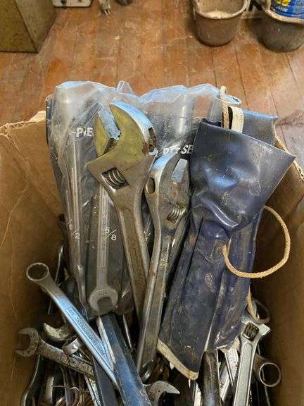 Adjustable and combination wrench lot