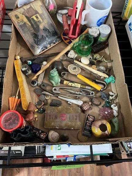 Collectibles lot: silhouette, tobacco tin, animal figures, misc