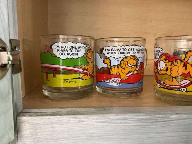 Four Garfield glass mugs