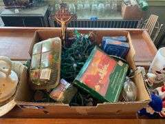 Collectibles lot: green art glass vase, glass Peanut pattern oil lamp, Christmas and other figurines, light strings, figural egg timer, misc