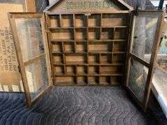 Collectibles display cabinet