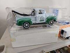 1949 Ford wrecker Cities Service truck model