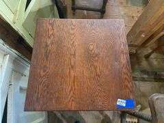 Oak parlor stand w/ turned legs 20x20x29.5
