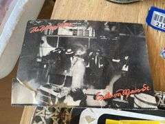 Snapshots and paper collectibles