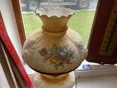 Electric parlor lamp w/ roses in relief, and floral decor