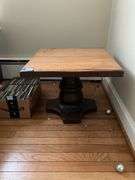 Pedestal coffee table 22x22x17