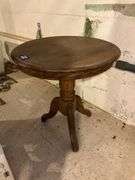Round oak tripod table 24x24x25