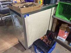 Base display case w/ mirrored sliding back doors