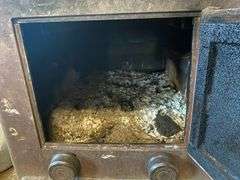 EE woodstove and tools 22x33.5x32