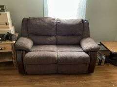 Recliner loveseat w/ exposed wood trim