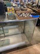 Base display case w/ mirrored sliding back doors
