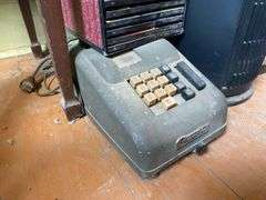 End stand, brass vanity mirror, metalware, vintage Zenith portable radio, GE plastic table radio, Cds, vintage adding machines, electric fans25.5x17.5x31