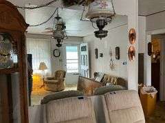 Large wall mirror - bring tools for removal